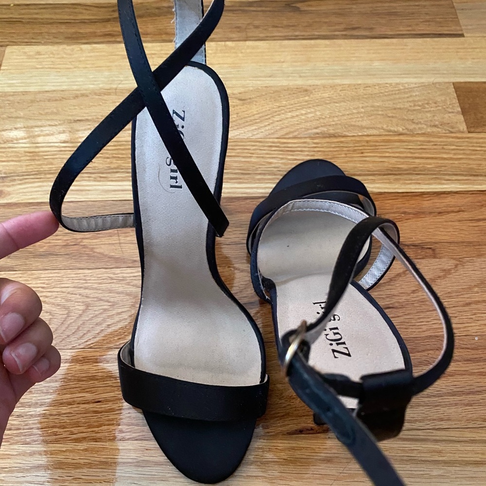 Cris cross strapped heels